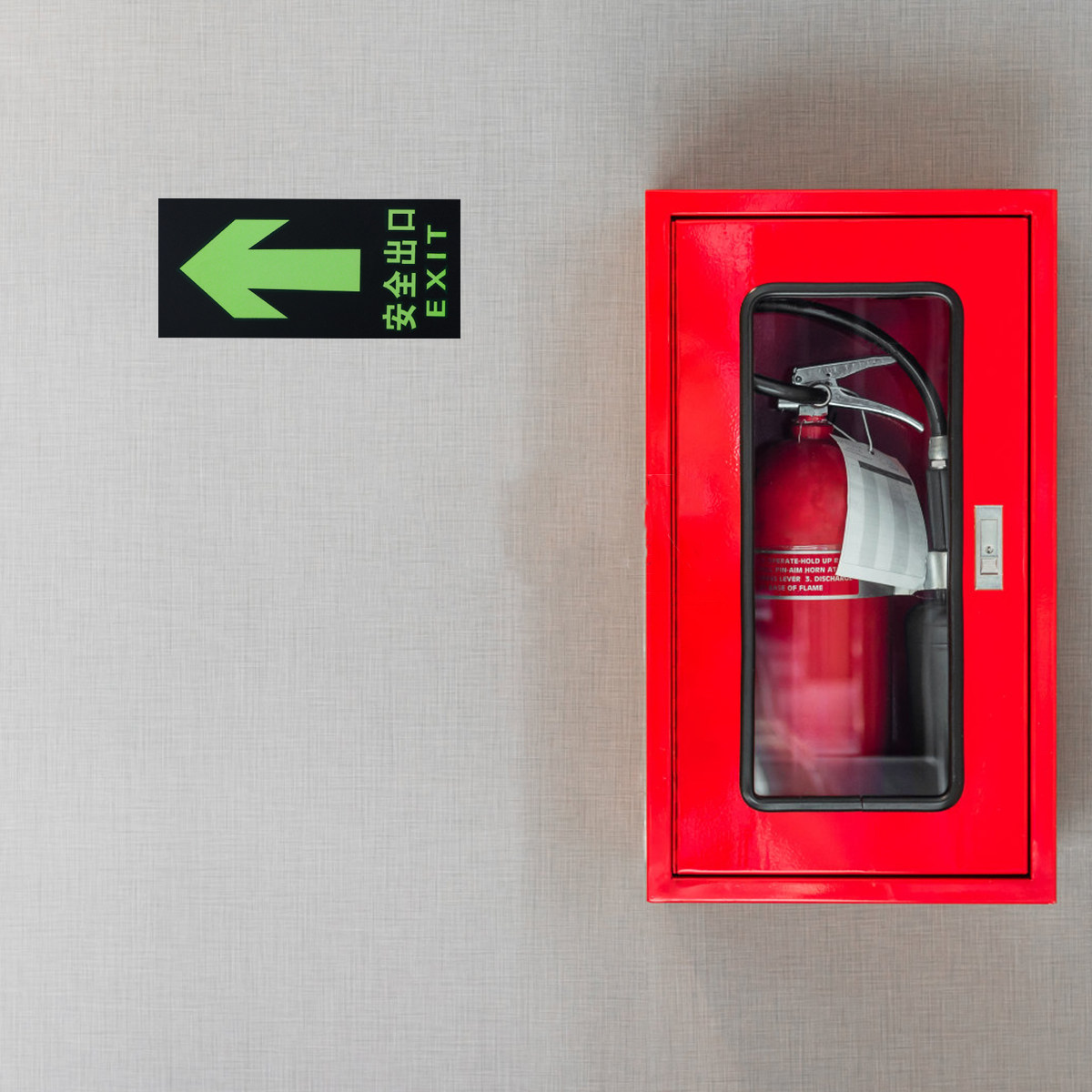 Emergency Exit Sign - 8 Stück Sicherheits-Ausgangsschilder, leuchtende Wandaufkleber, Feuer-Photolumineszenz-Notausgangstüraufkleber,